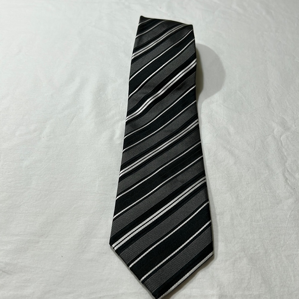 💯 SILK TIE MEN GOOD CONDITION BLACK AND GRAY